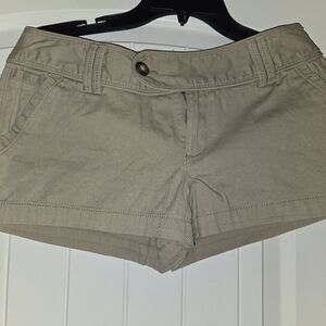 Red Camel Women's Khaki Shorts. NWOT. 3" Inseam.
